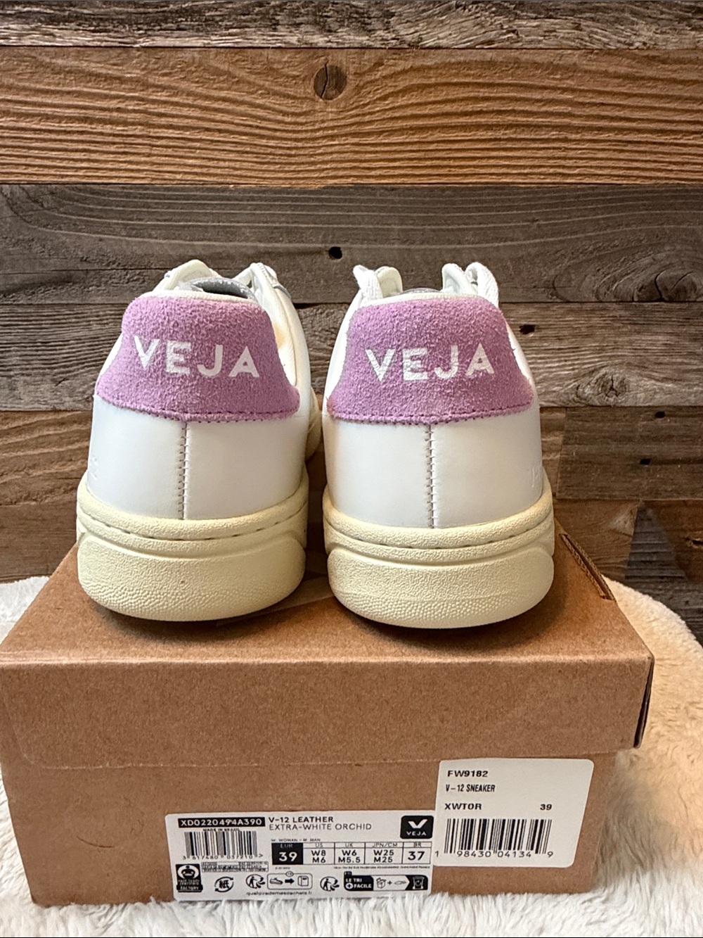 Veja V-12 Leather Sneakers in White Orchard New In Box Size 8 - Picture 6 of 8